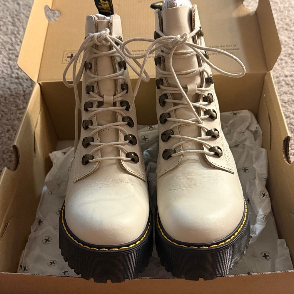 Worn once Dr marten boot size women’s 8